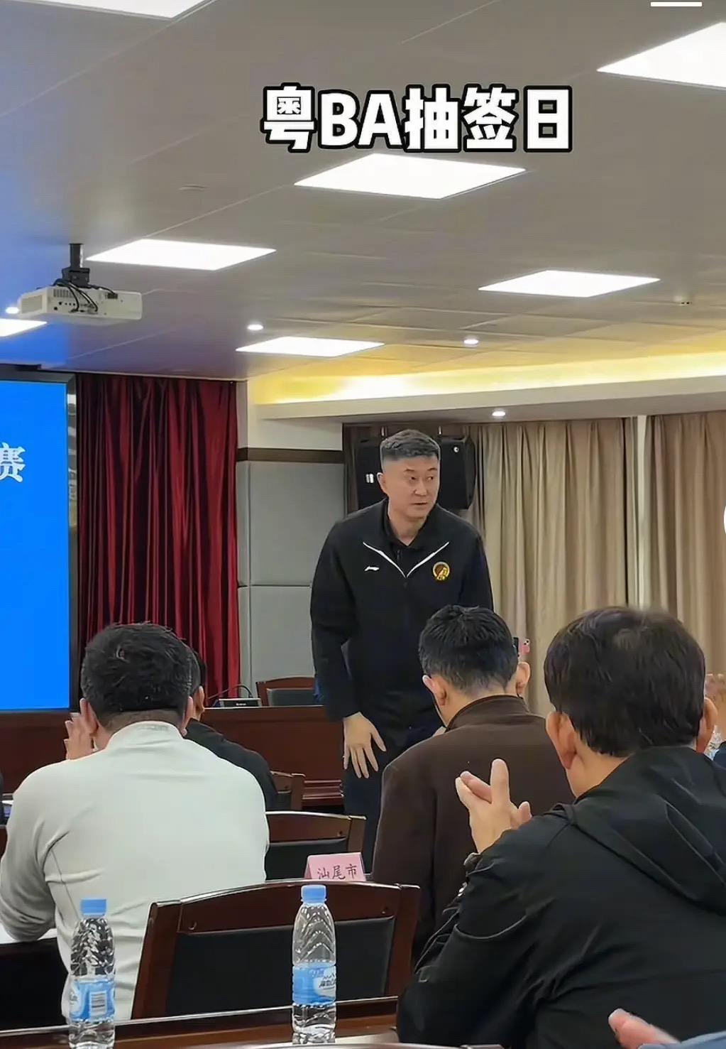 早上十一点!杜锋最新职位曝光,胡明轩又去医院,徐杰最新伤情