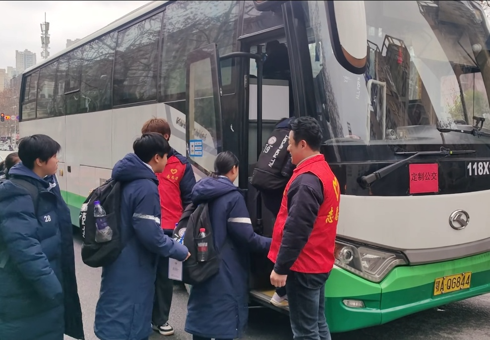 开云体育APP-定人定线 精准接驳 武汉公交高标准保障全国青少年女子足球锦标赛